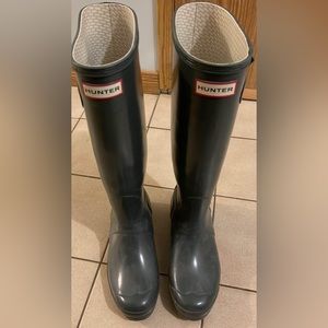 Hunters rain boots